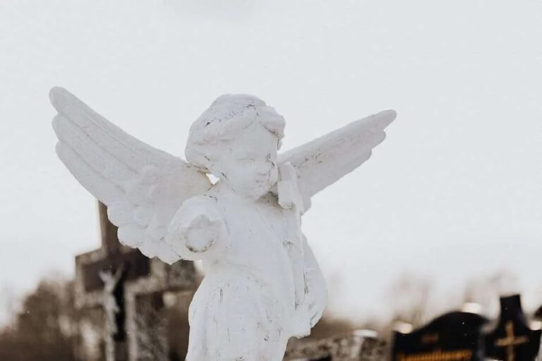 The Symbolism Behind Angel Statues in Energy Healing