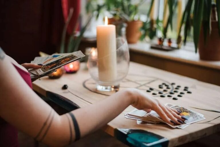 5 Ways Tarot Reading Can Enhance Your Spiritual Journey